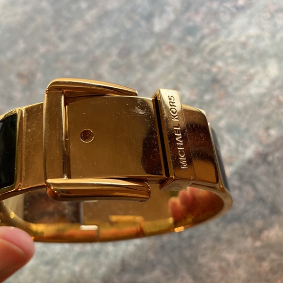 Michael Kors ADJUSTABLE SIZE Wide Buckle Bangle Gold SS, enamel - Picture 14 of 15